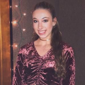 Meet your Posher, Larissa